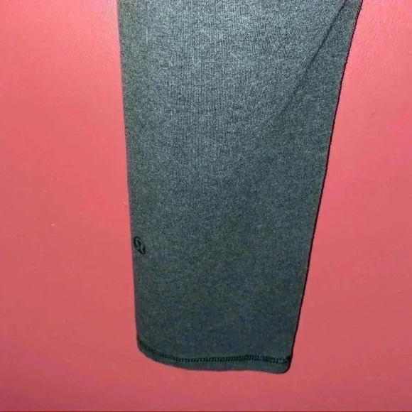 Lululemon high waisted Crop pants - Picture 6 of 8